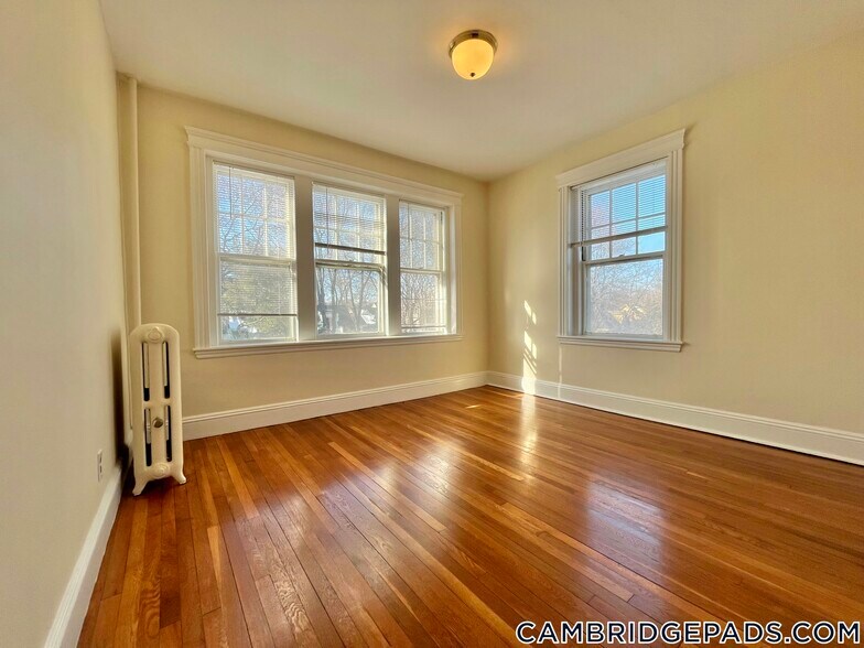 Building Photo - 37 Wendell St