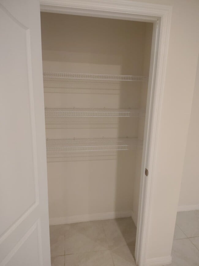 Building Photo - 775 Chinoy Rd