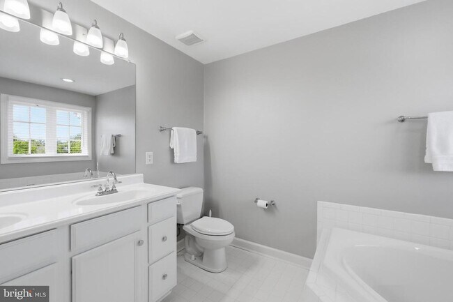 Building Photo - 8439 Kirby Lionsdale Dr