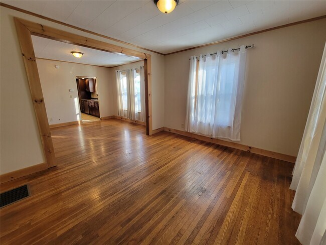 Building Photo - 90 Broad Ave