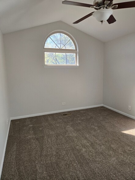 Building Photo - 725 Ripple Brook Ln