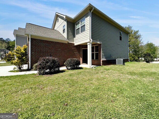 Building Photo - 241 Daisy Cir