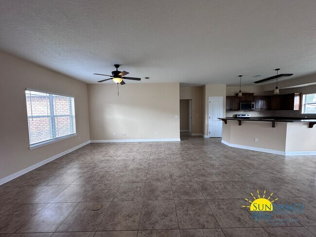 Building Photo - Spacious 3 Bedroom Home in Mary Esther!