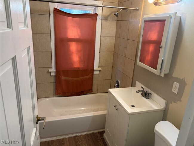 Building Photo - 922 Helmsdale Rd