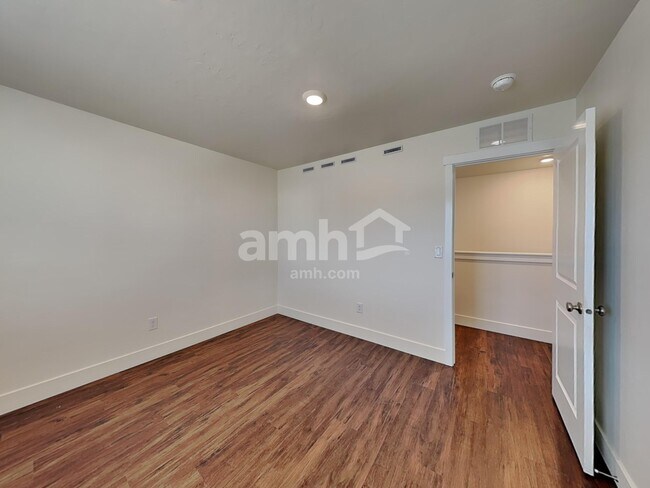 Building Photo - 4101 Keklik Ave