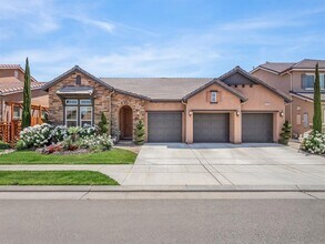 Building Photo - Beautiful Clovis North 4/3