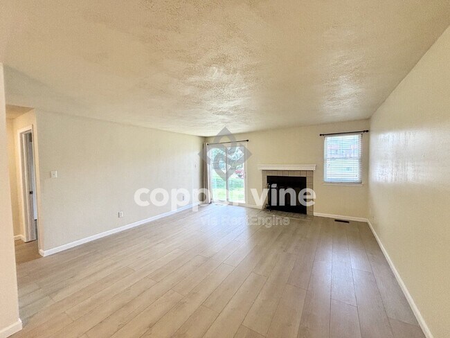 Building Photo - 4245 E 119th Pl