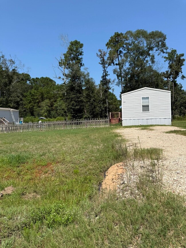 Building Photo - 16311 Crockett Martin Ests Dr