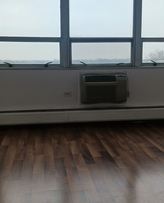 Building Photo - 8801 W Golf Rd