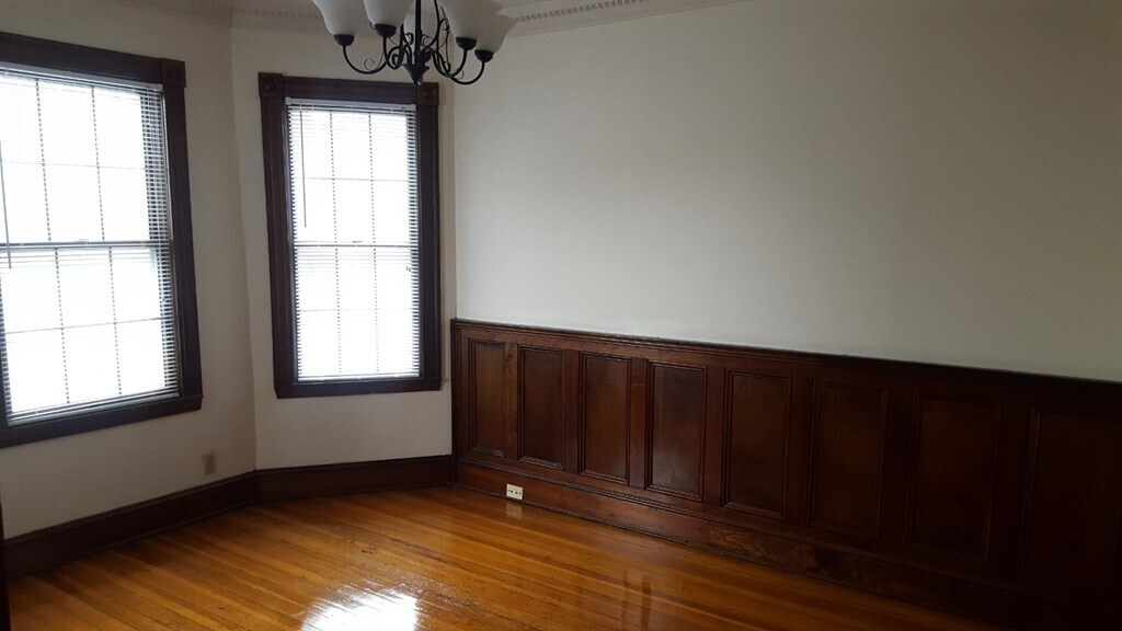 Building Photo - 33 Newhall St