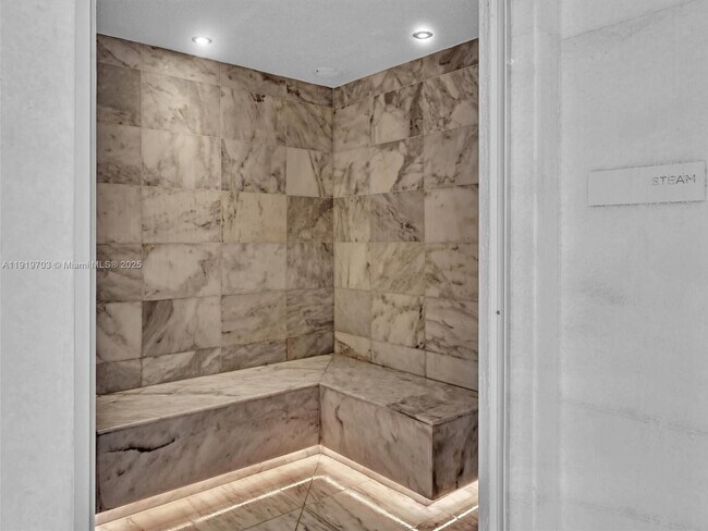 Building Photo - 700 NE 26th Terrace