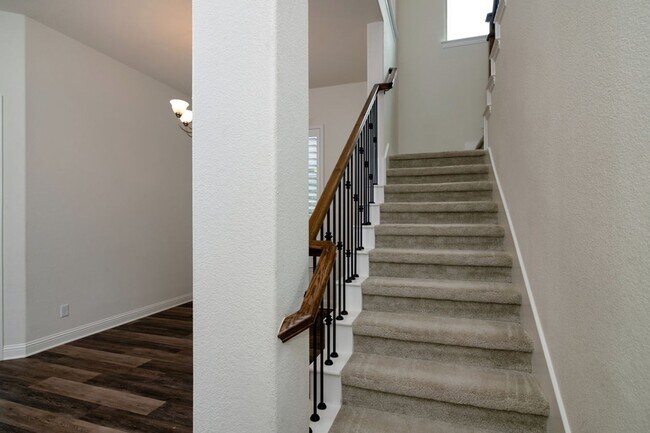 Building Photo - Spectacular and spacious home in Parkside!!