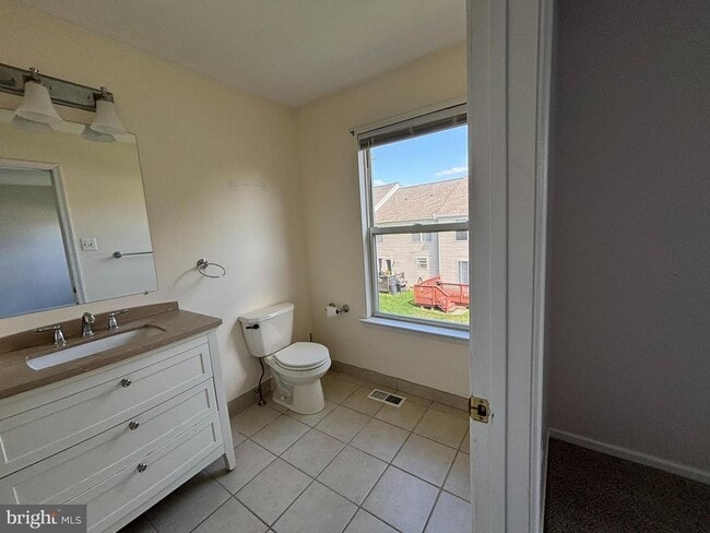 Building Photo - 4666 Louise St Claire Dr
