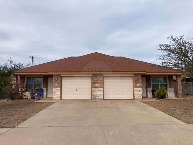 Primary Photo - 1303 Cinch Dr