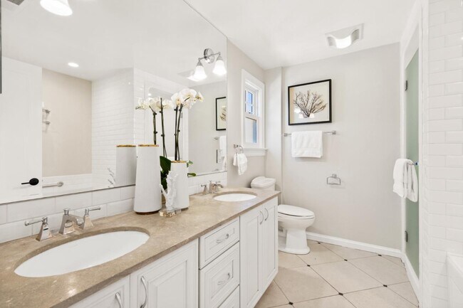 Building Photo - 105 Pepper Ave