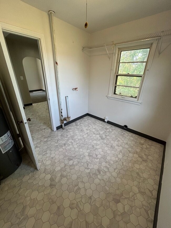 Building Photo - 1 Bedroom rancher house #1133