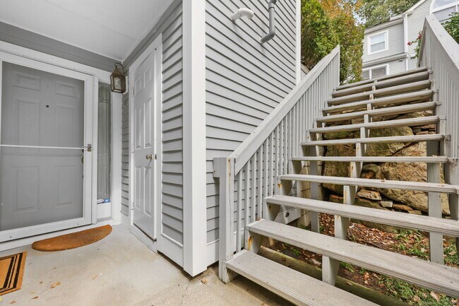 Building Photo - 351 Pemberwick Rd