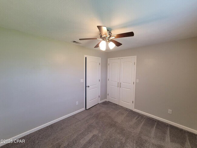 Building Photo - 325 Alexander Dr