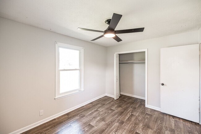 Building Photo - 127 B Susan Dr