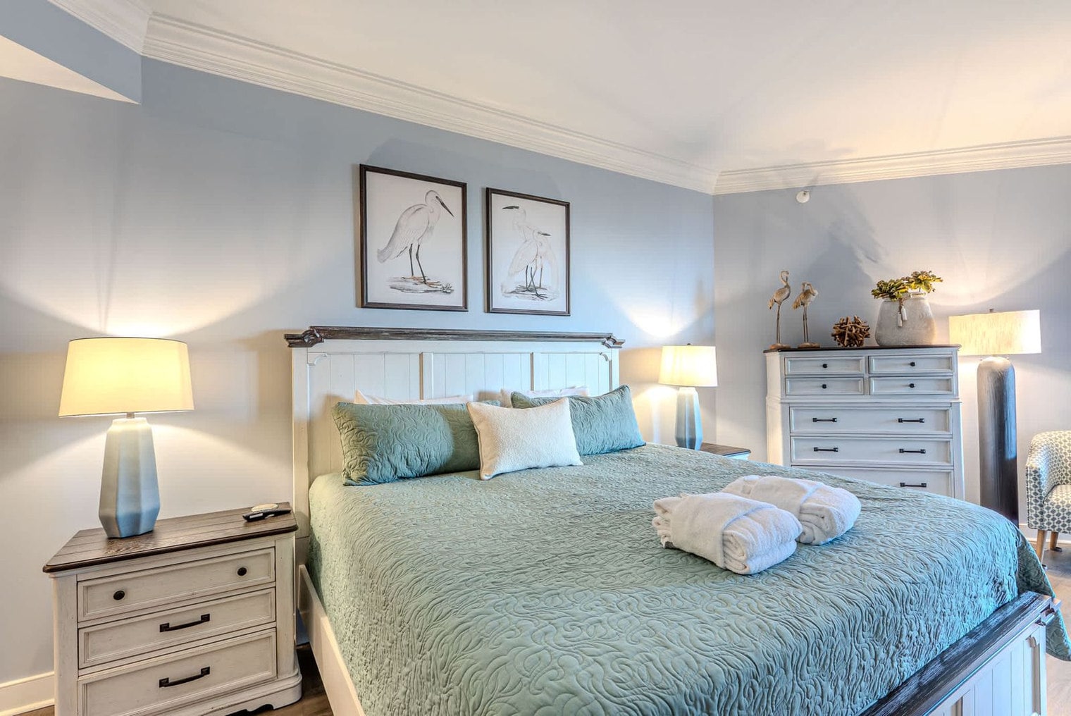 Building Photo - 10 N Forest Beach Dr