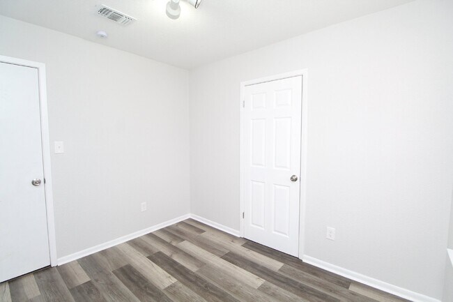 Building Photo - Charming 3-Bedroom Brick Home on Half an A...