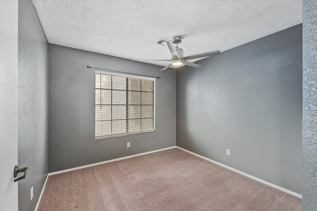 Building Photo - 4909 Fiesta Lakes St