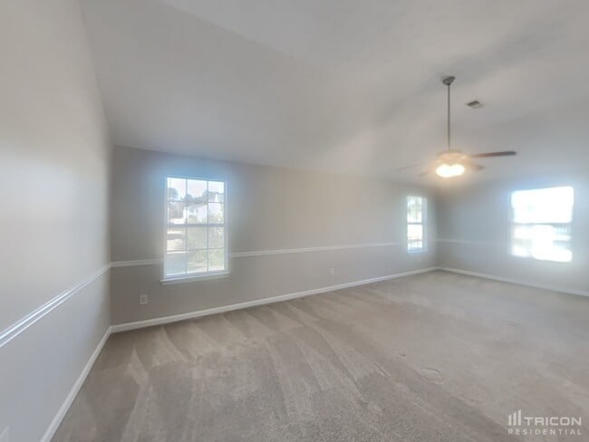 Building Photo - 3755 Renfroe Ave