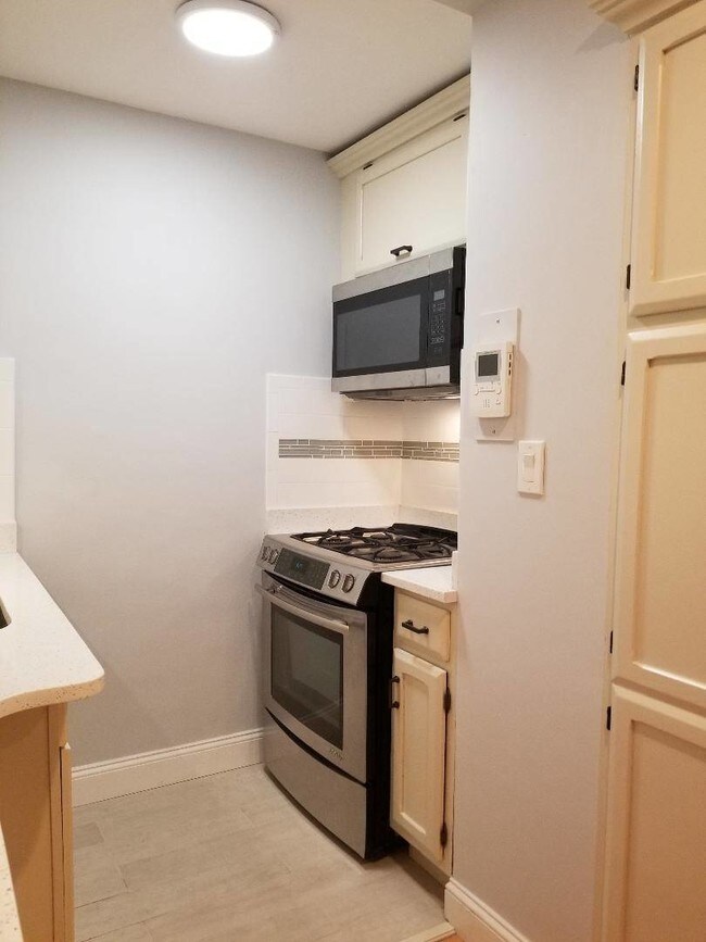 Building Photo - 140-17 84th Dr