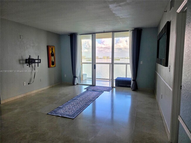 Building Photo - 1625 Kennedy Cswy