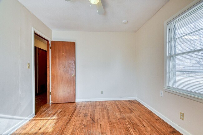 Building Photo - Charming Central Norman Home!
