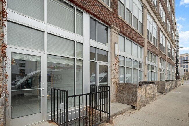 Building Photo - 521 S 7th St