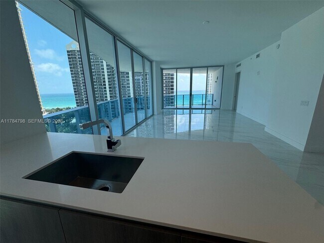 Building Photo - 17550 Collins Ave