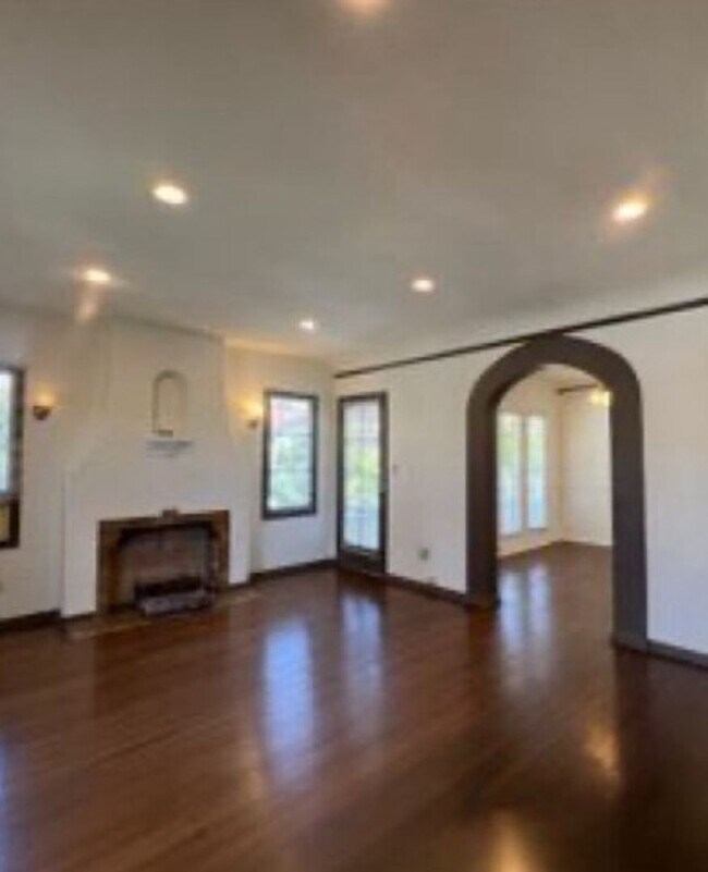 Building Photo - 1171 Huntington Dr