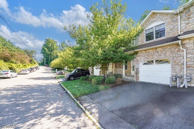 Building Photo - 627 Old Dover Rd