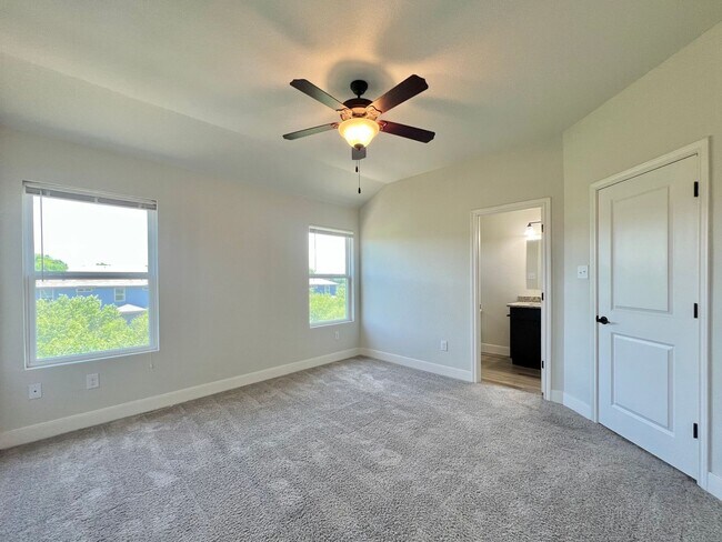 Building Photo - Spacious Townhome with a Private Backyard & No Rear Neighbors!