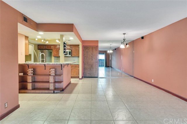 Building Photo - 250 E Fern Ave