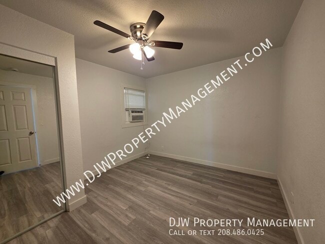 Building Photo - 2015 S Denver Ave