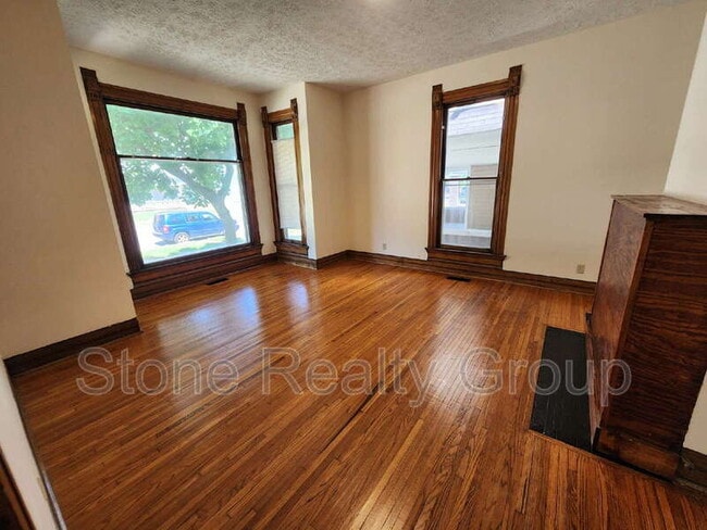 Building Photo - 714 S 7th St