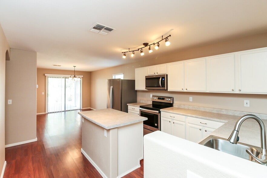 Building Photo - 3121 S Mandy