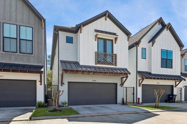 Building Photo - 9009 Wellspring Dr