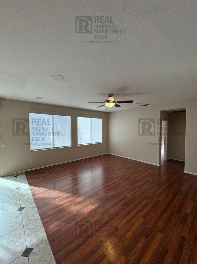 Building Photo - Spacious & Stylish 5-Bed, 3-Bath Home in Prime Murrieta Location