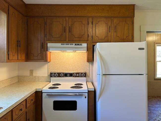 Building Photo - Charming 2 Bedroom Home with Stunning Views