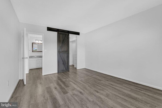 Building Photo - 1225 Martha Custis Dr