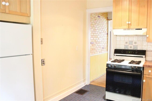 Building Photo - 28 Cottage St