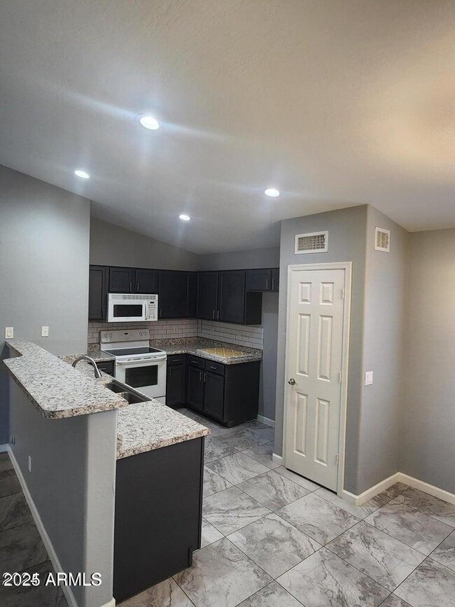 Building Photo - 11954 W Holly St