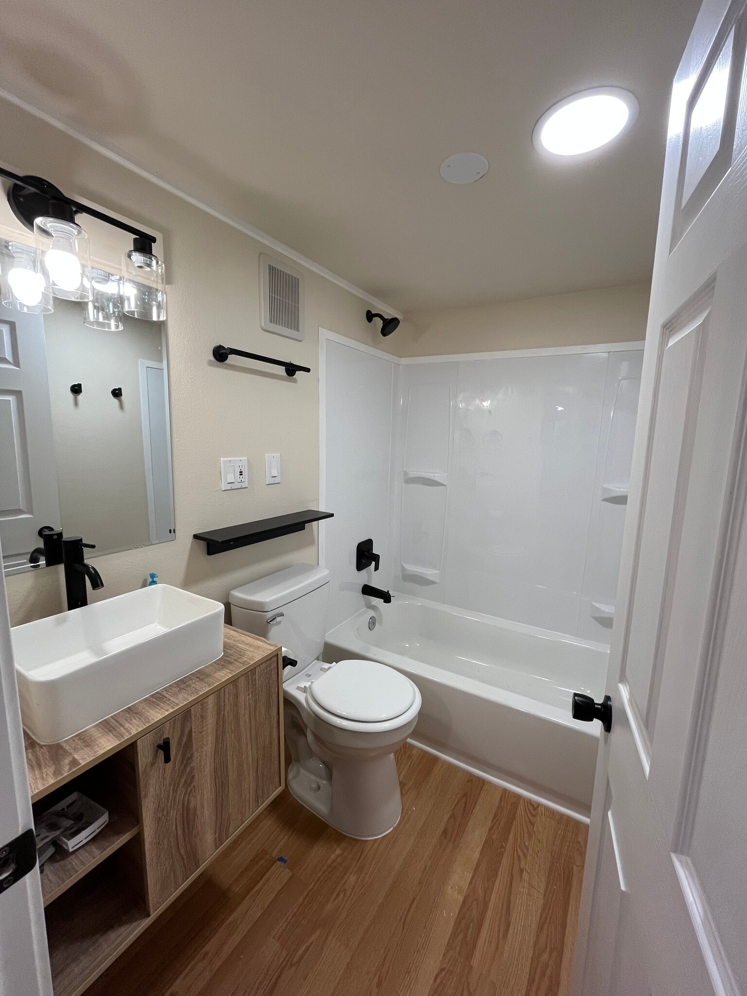 Bathroom - 3201 Grand Ave