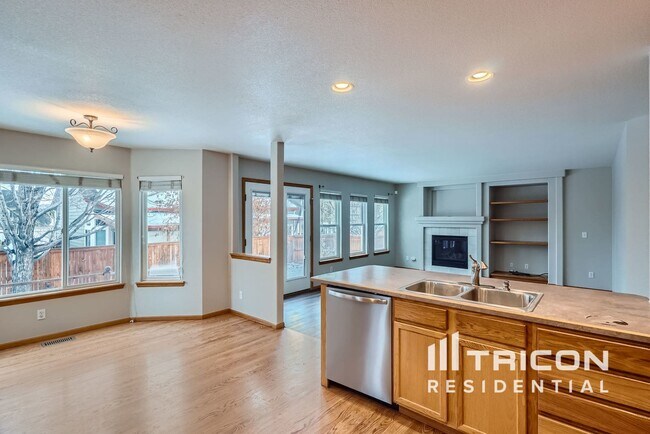 Building Photo - 5140 S Meadow Lark Dr