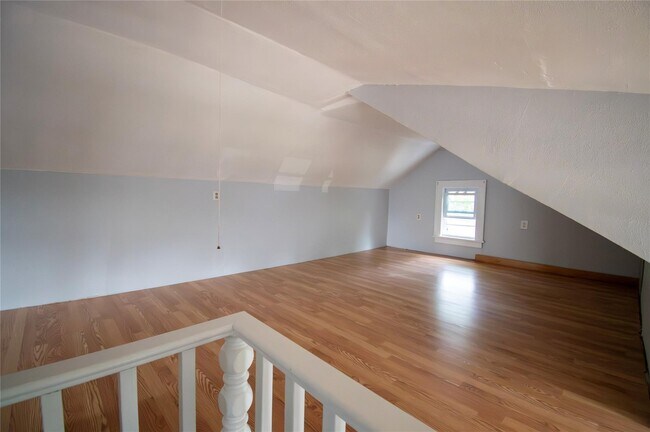 Building Photo - 25 Hillside Ave