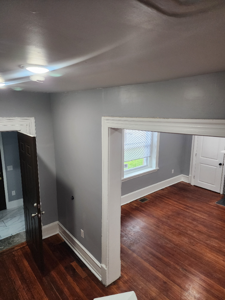 Building Photo - 380 Vernon Rd