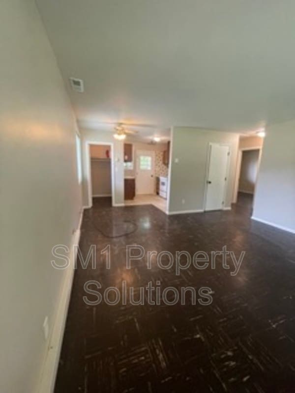 Building Photo - 2212 Willow Rd